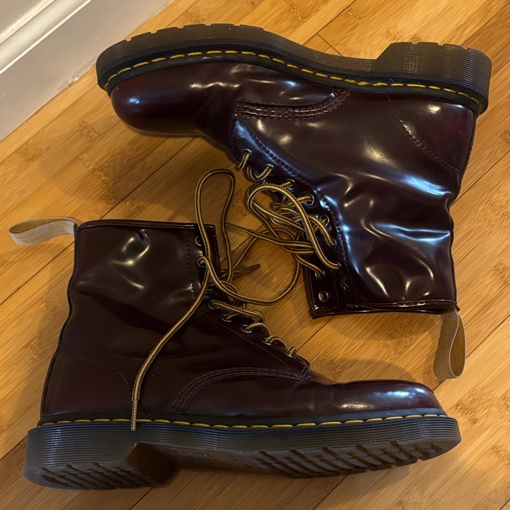 Dr. Martens Men's size 10 Vegan Leather 1460 Boots in Cherry Red - Picture 4 of 13